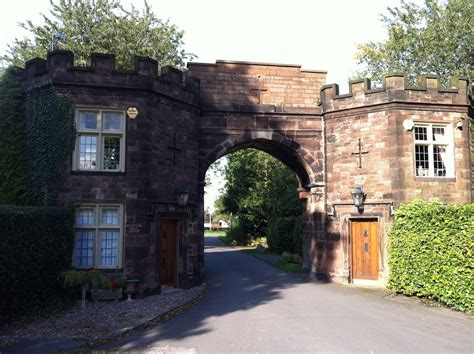 Beyond the entrance is a lower hall and a grand staircase leading to a long gallery which runs along the front of the house. Ye Olde Inn Seekers...: The Bears Head Brereton, Summary...