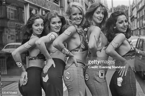 Top Of The Pops Pans People Photos Et Images De Collection Getty Images