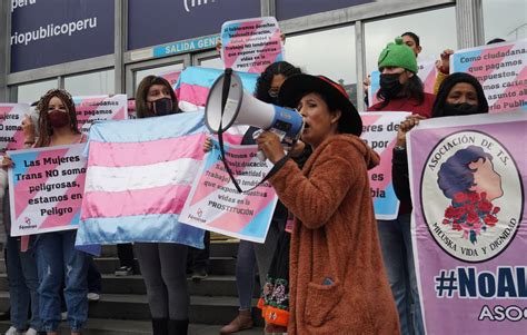 trabajadoras sexuales protestan por extorsiones en perú independent español