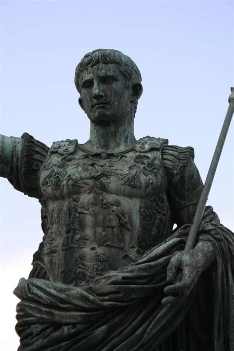 Jan 12, 2015 · auguste est l'un des personnages les plus célèbres de l'antiquité. Statue de Jules César - Rome | Statue, Jules césar, Italie