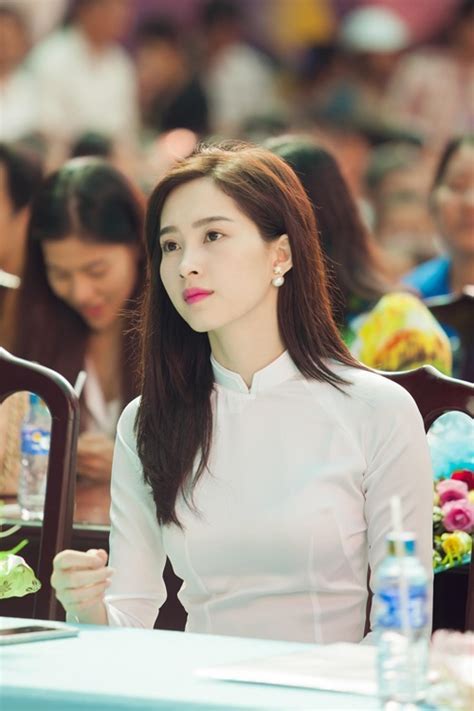 Doanh nhân này sinh năm 1987, là người có tiếng trong giới kinh doanh bất động sau khi báo chí đăng tải thông tin về đám cưới của hoa hậu việt nam 2012 với bạn trai vào ngày 6/10 tới, cô đã chính thức lên tiếng xác nhận tin vui này. Những lần mặc áo dài đẹp đến mê mẩn của hoa hậu Đặng Thu Thảo