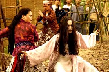 Pontianak harum sundal malam 2 is the sequel to the movie of the same title in 2004. Pontianak 2 (2005), Filmografia vampirica, Vampiria