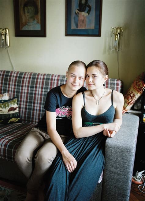 Photos Des Couples Lesbiens Posent Dans La Russie Après La Loi Anti