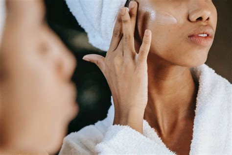 4 Effective Moisturizing Ingredients Your Skin Needs All Year