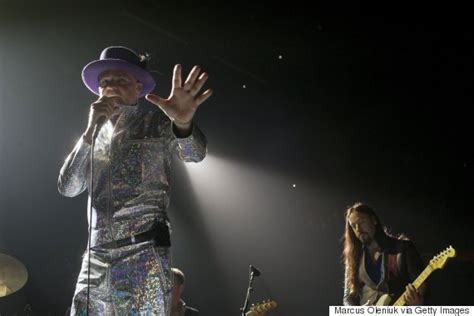Gord Downie Order Of Canada Movement Picks Up Steam Huffpost Canada