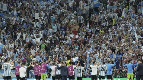 Fifa World Cup Biggest Crowd In 28 Years Sees Messi Play News Khaleej Times Fifa World