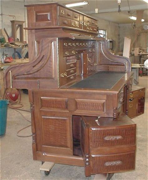 Though this desk occupies a small footprint you still have enough room to stash some of your belongings in the drawer. 17 Best images about Piano Desk on Pinterest | Keyboard ...