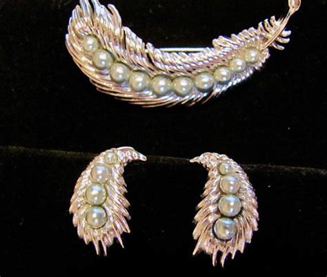 Crown Trifari Signed Gray Pearl Peas Pod Feather Silver Tone Etsy