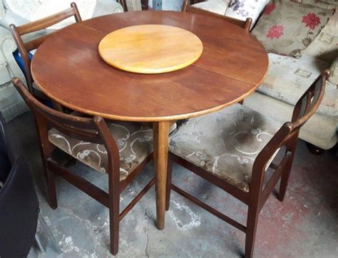 Merax wooden dining table set retro style kitchen table set 5 piece table set for 4, table and 4 chairs home kitchen furniture dinette set. Retro 1970's Extending Round Table with Four Chairs For ...
