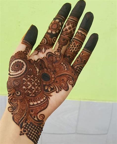 Royal Back Hand Mehndi Design For Kids In This Mehandi Outlines Are