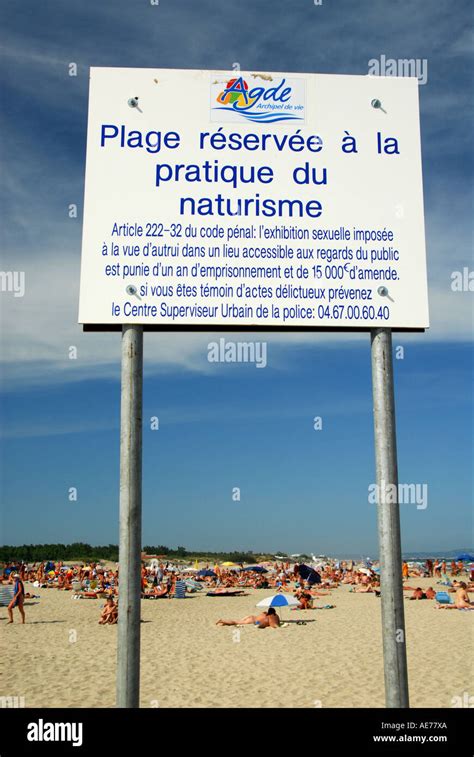 Cap D Agde Spiaggia Nudista Languedoc Roussillon Francia Volti Sfocati Foto Stock Alamy