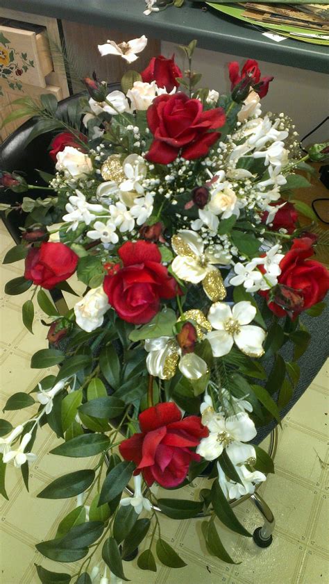 Apr 10, 2018 · this cupped flower somewhat resembles a rose or ranunculus that's missing a few petals. The Bride's bouquet was made with silks. It also contained ...