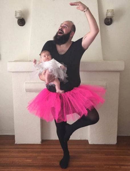 Este Papá Se Disfraza Para Tomarse Fotos Graciosas Con Su Pequeña Hija