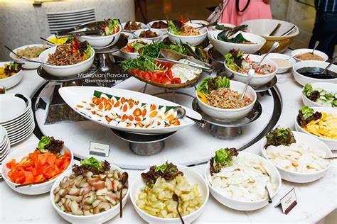 Kamu juga bisa menikmati sambal matah sebagai makanan pendamping ikan bakar, ayam goreng dan aneka lauk lain. Festive Feast at The Cobalt Room, The Ritz-Carlton, Kuala ...