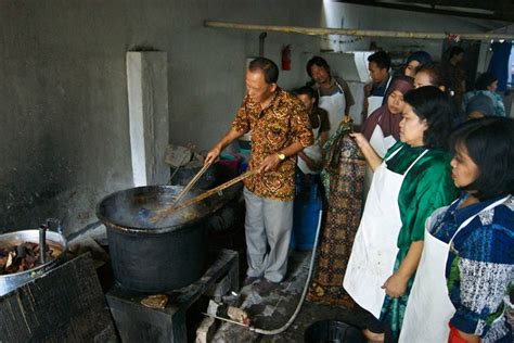 Cara Membuat Motif Batik Tulis yang Mudah dan Sederhana - masbidin.net