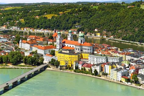Passau is a city in the german state of bavaria. Drei-Flüsse-Stadt Passau im Sommer - VRM-Reisen