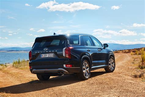 The feature list of palisade includes central locking and power door. 2021 Hyundai Palisade pricing and specs | CarExpert