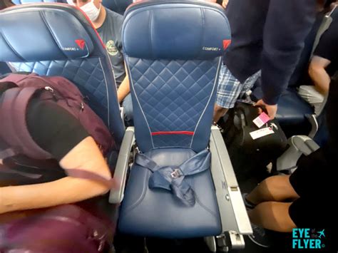 Seat Review Delta A321 14d Aka The One Behind The Flight Attendants