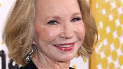 Debra Jo Rupp Didn T Even Realize That S Show Was Set In The Same Decade
