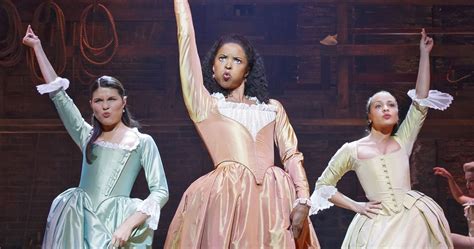 Hamilton: 5 Reason's Eliza Is The Best Character (& 5 It's Angelica)