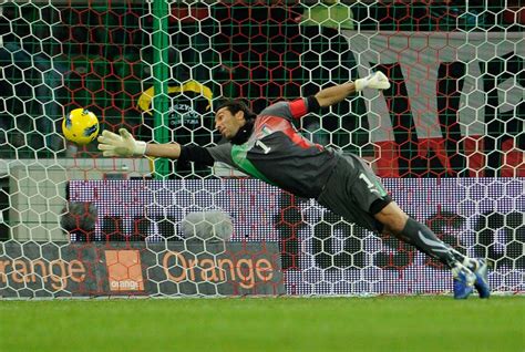 Gianluigi buffon is an italian professional goalkeeper and captain for both serie a club juventus and the italian national team. Buffon Official Web Site | Puma
