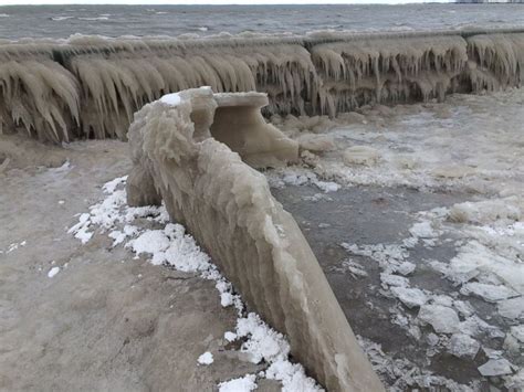 Lake Erie ‘ice Car Freed From Its Frozen Shell Abc News