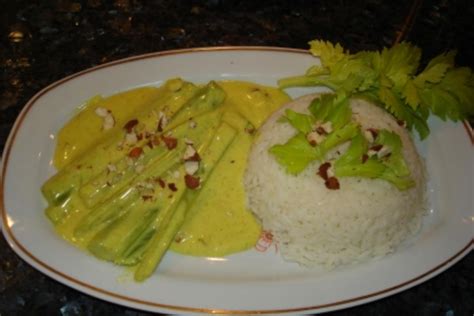 Probieren sie dieses und weitere rezepte von eat smarter! Stangensellerie in Currysauce - Rezept mit Bild - kochbar.de