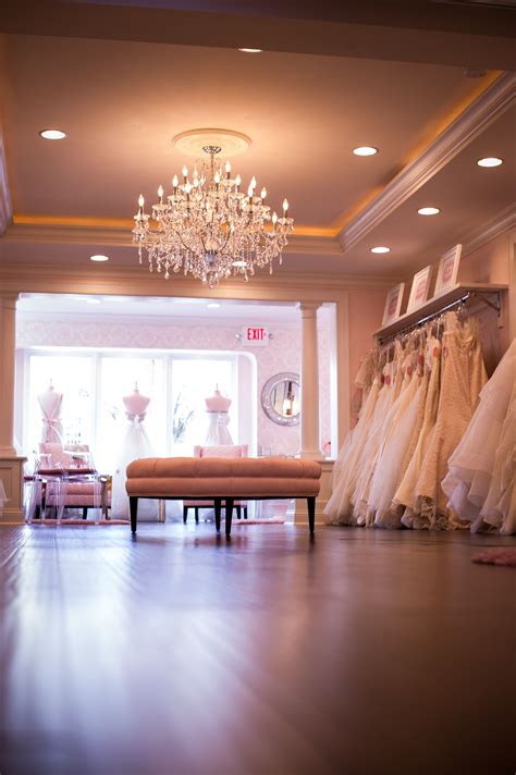 Https://tommynaija.com/wedding/cincinnati Wedding Dress Shops