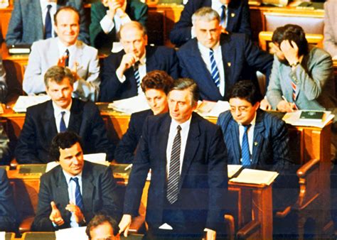 Antall's party, the hungarian democratic forum, in multiparty elections in march 1990 formally ended. Tények és titkok
