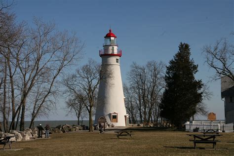 Lake Erie Lighthouse Lake Erie Us And Canadian Sides Share