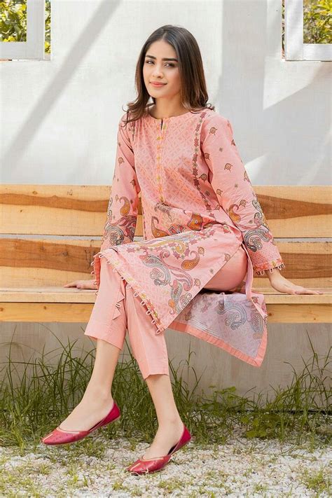 Pin By Luminous On Wardrobe In 2021 Pakistani Dress Design Pakistani