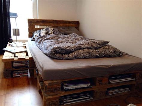 Falls man lediglich ein singlebett mit einer relativ kleinen größe bauen möchte, auf dem z.b. Bett Aus Europaletten Bauen Palletten von Bett Aus ...