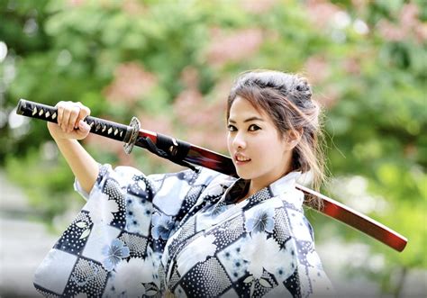 y a k u z d a photo katana samurai katana girl
