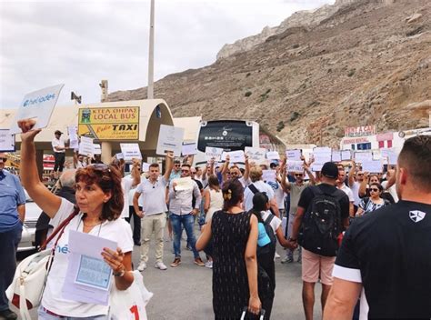 Prise en charge du véhicule. Où louer une voiture à Santorin | Aéroport? Port? Fira ...