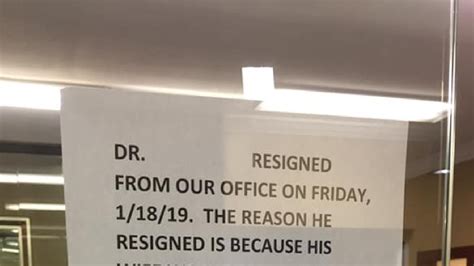 Why This “unprofessional” Sign At A Doctors Office Has Gone Viral