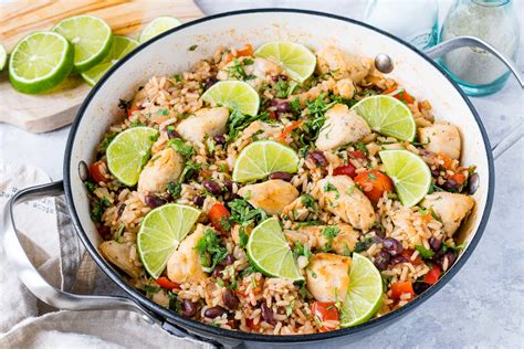 Cilantro lime rice recipe and tips. Everyone Loves this Skillet Cilantro-Lime Chicken + Rice ...