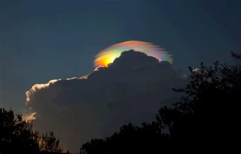 Gorgeous Super Rare Cloud Looks Like A Rainbow Portal Grist