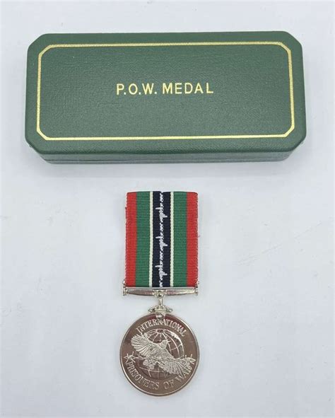 Ww2 British Commemorative Prisoner Of War Full Size Medal And Case