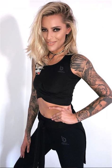 Thomalla was born in east berlin, east germany on 6 october 1989, the daughter of actors simone thomalla and andré vetters. Sophia Thomalla Workout : Die Besten Ubungen Fur Zuhause ...