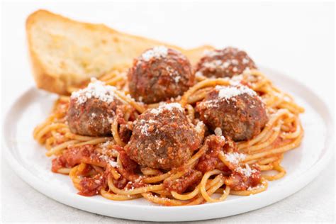 Spaghetti And Beef Meatballs With Garlic Bread Recipe Home Chef