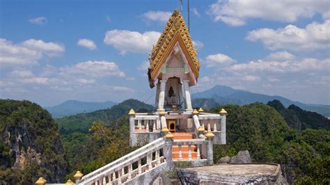 40 into buddhists and muslims, who live peacefully together in a model of religious tolerance. Tiger Cave Tempel in Krabi (Wat Tham Sua) | Reiseblog für ...