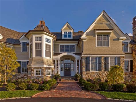 18 Glamorous Traditional Home Exterior Designs You Wont