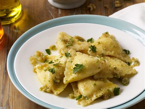 (i don't even want to think about how many get out your favorite 13×9 or lasagna pan, and spray it first, then spoon a little of the sauce onto the bottom. Chicken & Basil Ravioli with Walnut Sauce | Pasta side ...