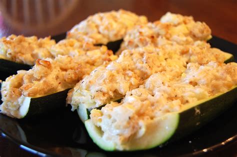 These cheese stuffed zucchini boats are perfect to cut the carbs in summer. Cheese Stuffed Zucchini Boats - Eat at Home