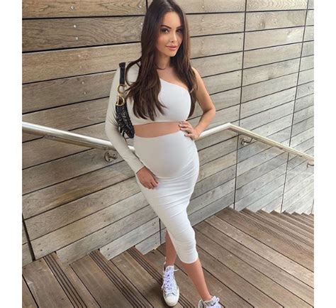 photo nabilla benattia enceinte et sexy sur instagram le 6 juillet 2019 purepeople