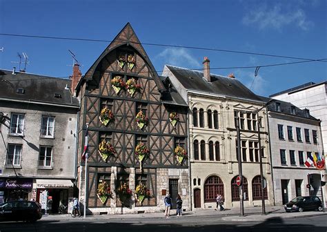 Il y a 58 produits. File:Maison de Jeanne d`Arc 聖女貞德之家 - panoramio.jpg - Wikimedia Commons