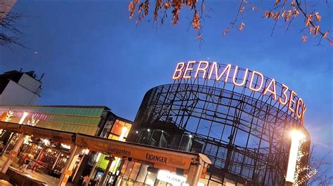 Traurig, dass nun die sperrung einer ganzen straße nötig ist. Bochum: Bermuda Dreieck startet mit Klavier-Aktion in ...