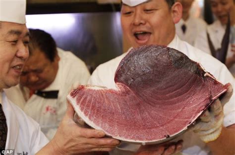 Basically, you eat 1 to 1.5 grams of protein (in the form of plain tuna) per pound of bodyweight daily, divided into six small meals, for 3 days. Giant bluefin tuna sold for a record £472,000 in Japan ...