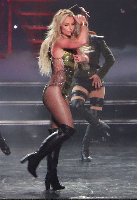 Britney Spears The Piece Of Me Show In Las Vegas 15 Gotceleb
