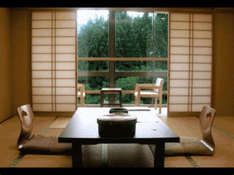 Mulai dari pintu, jendela, dan plafon memanfaatkan kayu dan bambu. Desain Ruang Keluarga Jepang | Top Rumah